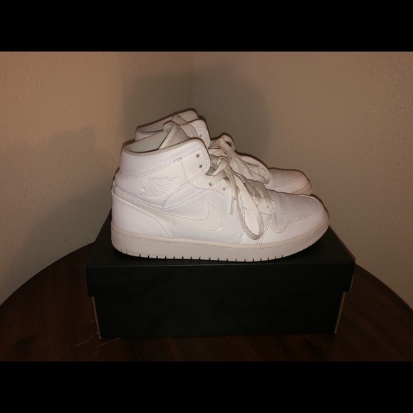 Air Jordan 1s White/White-White